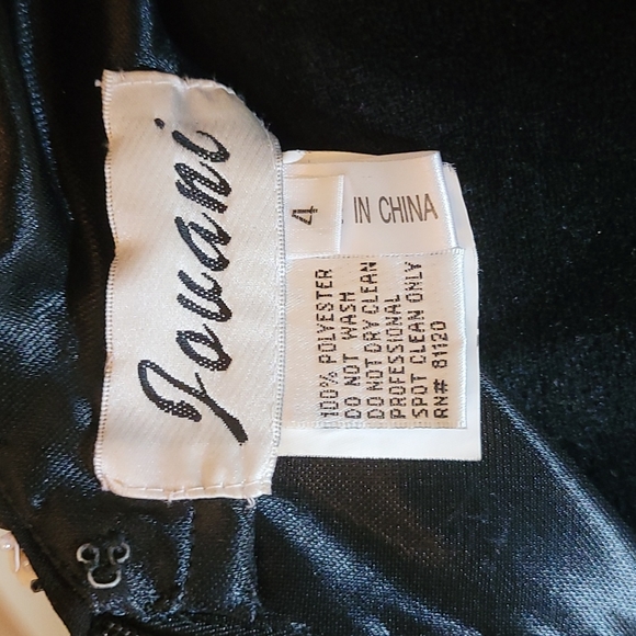 Stunning gown! - Picture 8 of 10